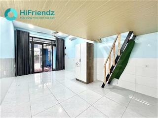 Nhà cổng riêng  lối đi riêng  sân để xe rộng  mặt bằng làm văn phòng  kinh doanh nhỏ
