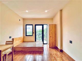 Ban công cửa sổ thoáng  đường lớn đậu oto  đi làm q1  q7  sala thuận tiện