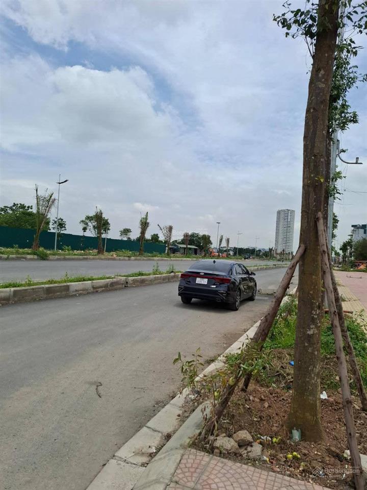 Bán đất mặt đường vành đai 3.5m, 104m2 mt 11m, vị trí cạnh dân kinh doanh đỉnh, làm salon ô tô đỉnh