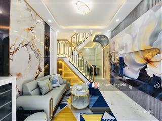 Nhà đẹp full nội thất, nở hậu nhẹ, sát hẻm xe tải, hàng hiếm trong phân khúc, dọn vào ở ngay.