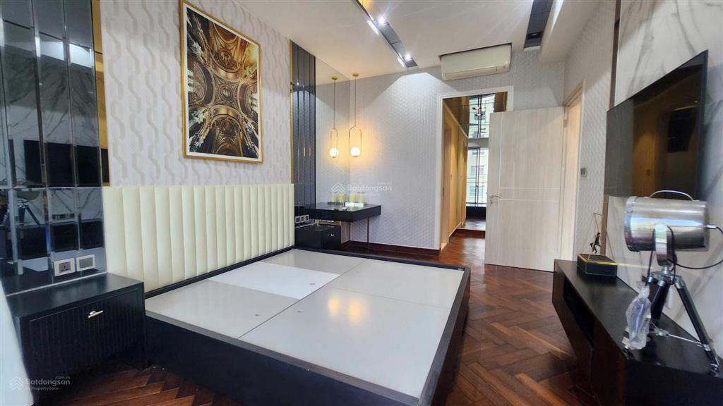Cho thuê căn hộ cao cấp the grande midtown m5, phú mỹ hưng 2pn view biệt thự mát mẻ