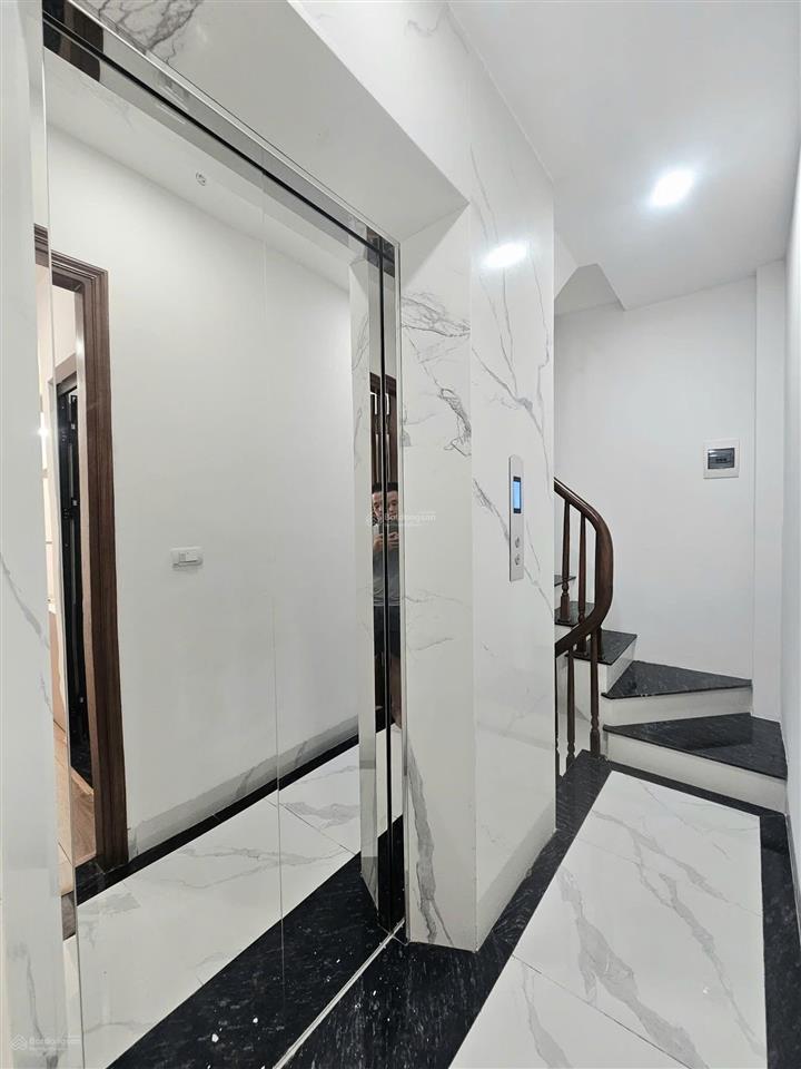 Lô góc thang máy phố kim ngưu, ngõ thông, 30m ô tô, full nội thất 43m * 5t gần bách kinh xây