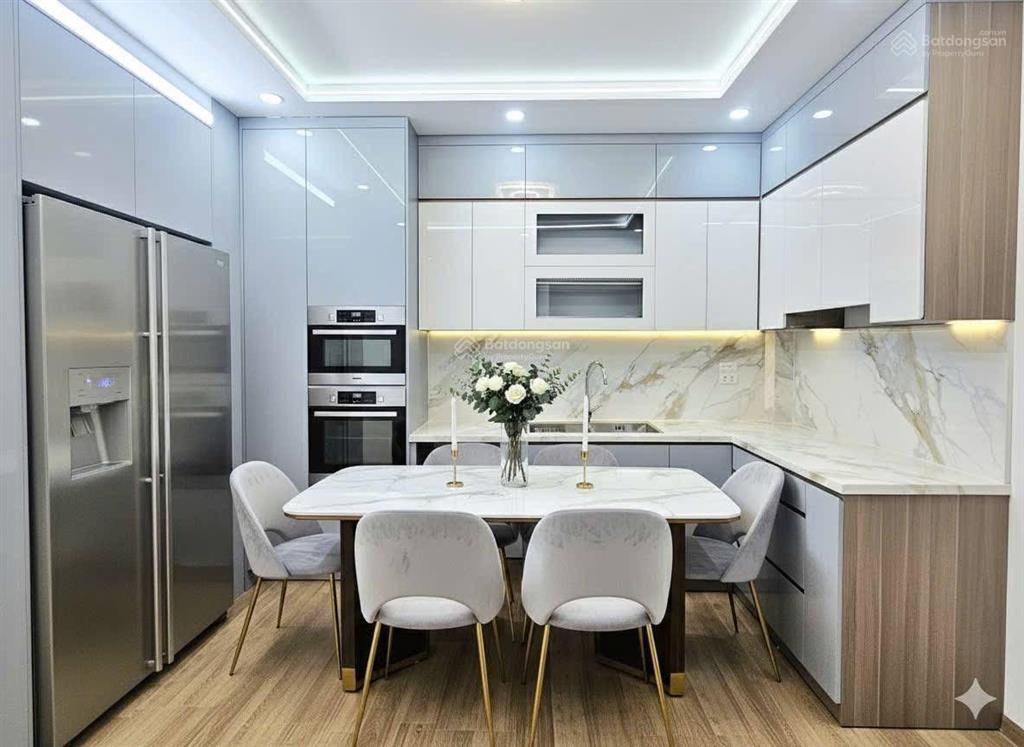 Lô góc thang máy phố kim ngưu, ngõ thông, 30m ô tô, full nội thất 43m * 5t gần bách kinh xây