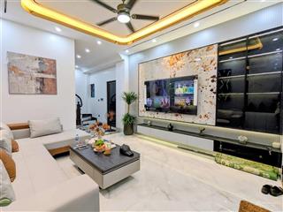 Siêu hiếm! nhà gần ngã tư lò đúc 2 thoáng, kinh doanh, thang máy full nội thất ở ngay 40m2 * 5t