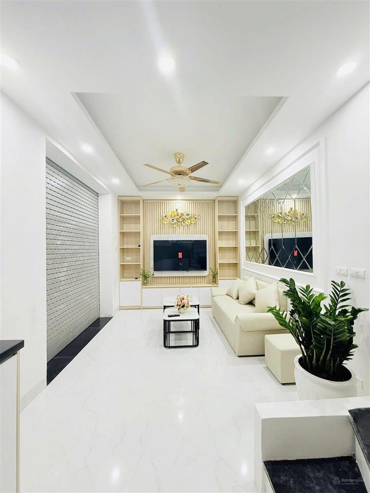 Nhà trần đại nghĩa, trước nhà 3 gác, ngõ thông, kd, sổ đỏ cc, full nội thất 37m2, gần bách kinh xây