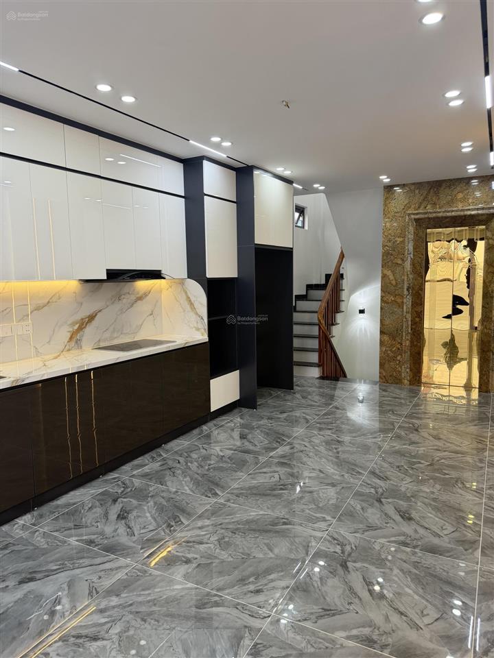 Nhà tân mai  50/56 m2 6 tầng thang máy  kinh doanh sầm uất ngày đêm  oto đỗ của vào nhà 22 tỷ