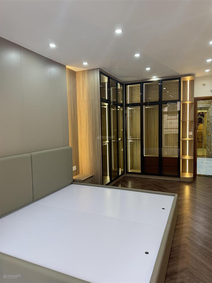 Nhà tân mai  50/56 m2 6 tầng thang máy  kinh doanh sầm uất ngày đêm  oto đỗ của vào nhà 22 tỷ