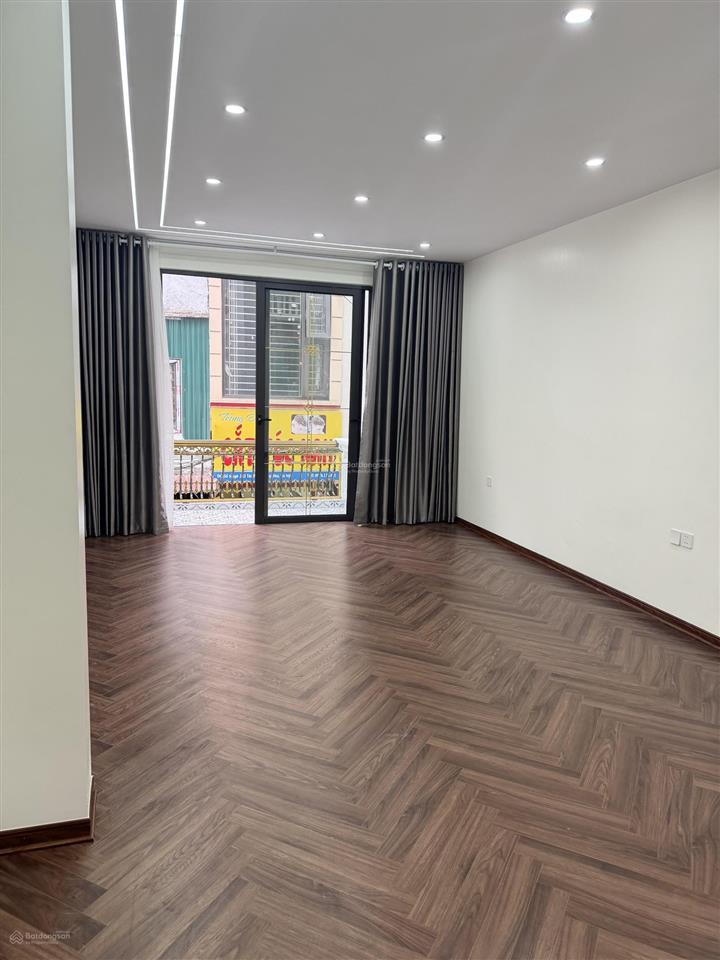 Nhà tân mai  50/56 m2 6 tầng thang máy  kinh doanh sầm uất ngày đêm  oto đỗ của vào nhà 22 tỷ
