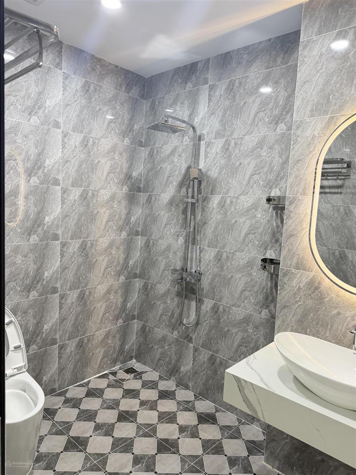 Nhà tân mai  50/56 m2 6 tầng thang máy  kinh doanh sầm uất ngày đêm  oto đỗ của vào nhà 22 tỷ
