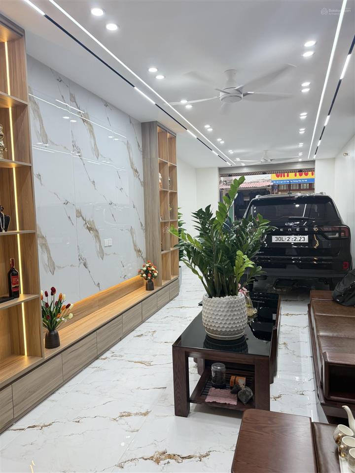 Nhà tân mai  50/56 m2 6 tầng thang máy  kinh doanh sầm uất ngày đêm  oto đỗ của vào nhà 22 tỷ