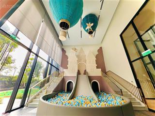 Căn hộ 5 sao 3 ngủ +, view hồ tây và đường lạc long quân. diện tích 144.5m2, thang máy riêng