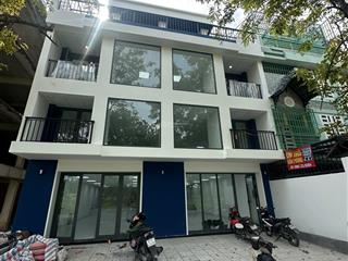 Cho thuê văn phòng hiện đại, dt 125 150  200m2/sàn, đường 20m, trung tâm đức hòa