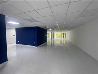 Shophouse đức hòa (10mx25m) đối diện công viên, giá thuê chỉ 9 triệu/sàn