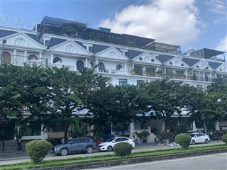 Bán suất ngoại giao biệt thự tp giao lưu 180m x5t giá 45 tỷ, cầu giấy có hầm ,thang máy vỉa hè 11m.