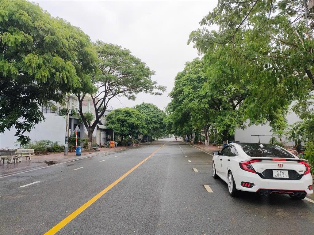 100m2 ngay ql1k giao cao tốc tân vạn, bình dương, chủ kẹt tiền bán 2,4 tỷ sang tên luôn