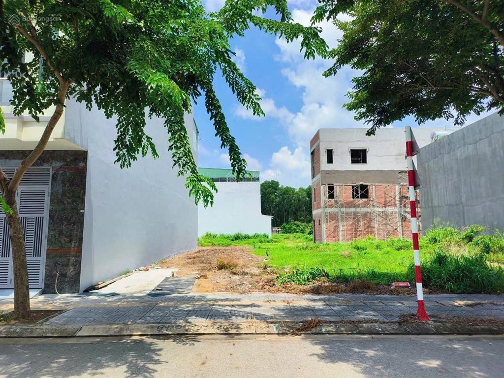 Hàng hiếm. chính chủ ngộp bank ra gấp 1 lô 120m2 giá 2tỷ150 ngay kdc long thành ngay đ. lê duẩn