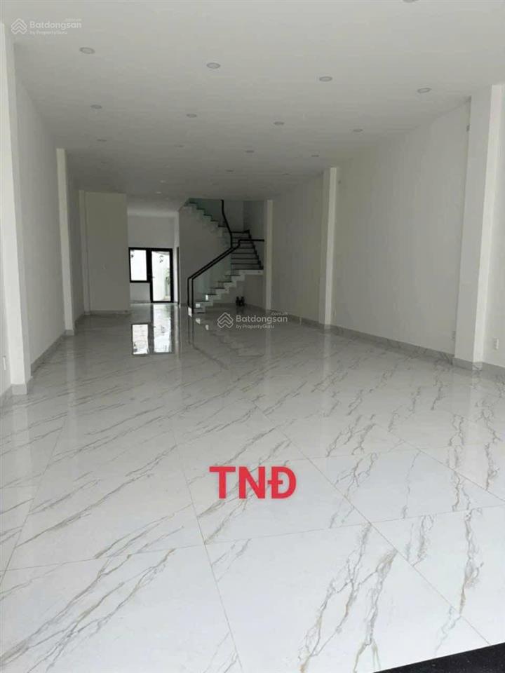 Cho thuê nhà mt cmt8, chánh nghĩa. diện tích 6x25m
kết cấu 1 trệt 2 lầu thông. giá thuê 40tr/th