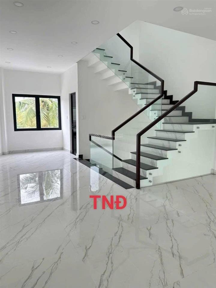 Cho thuê nhà mt cmt8, chánh nghĩa. diện tích 6x25m
kết cấu 1 trệt 2 lầu thông. giá thuê 40tr/th