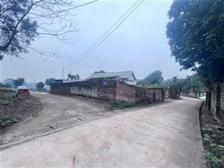 Hàng mới phân lô dt 200m/100m đất ở /đất vườn.
 mặt tiền 8,99 nở hậu 9,50m  giá chỉ hơn 1 tỷ