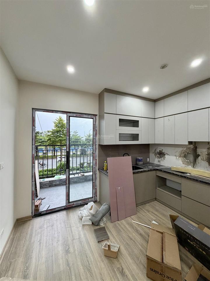 Căn hộ 2 phòng ngủ 2wc 72m2 tim tường full nội thất mới 100% giá 3ty6xx thu về