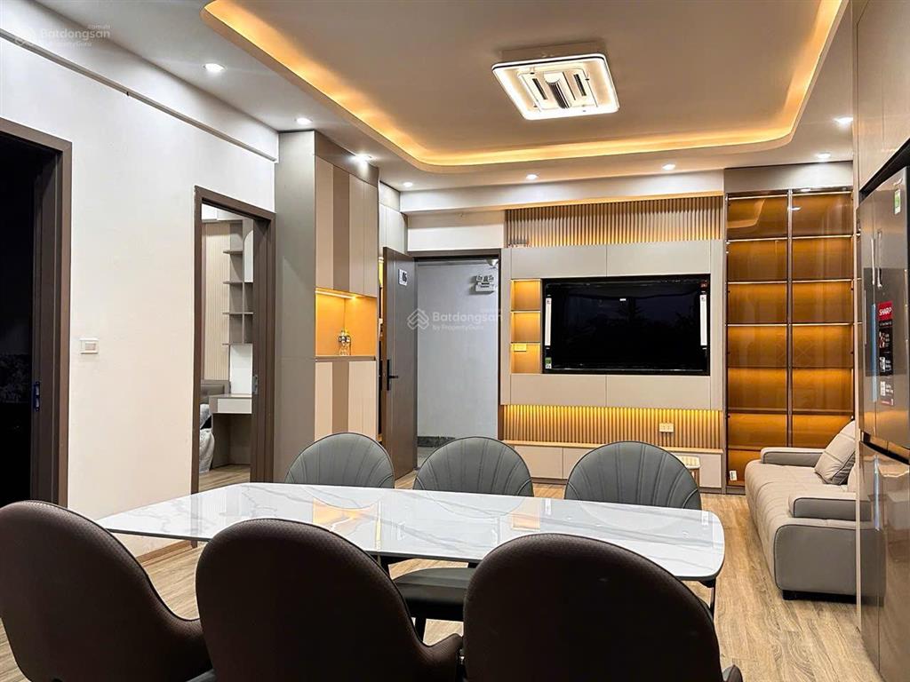 Căn hộ 2 ngủ 2wc 65m tim tường đầy đủ nội thất giá 3ty2 thu về