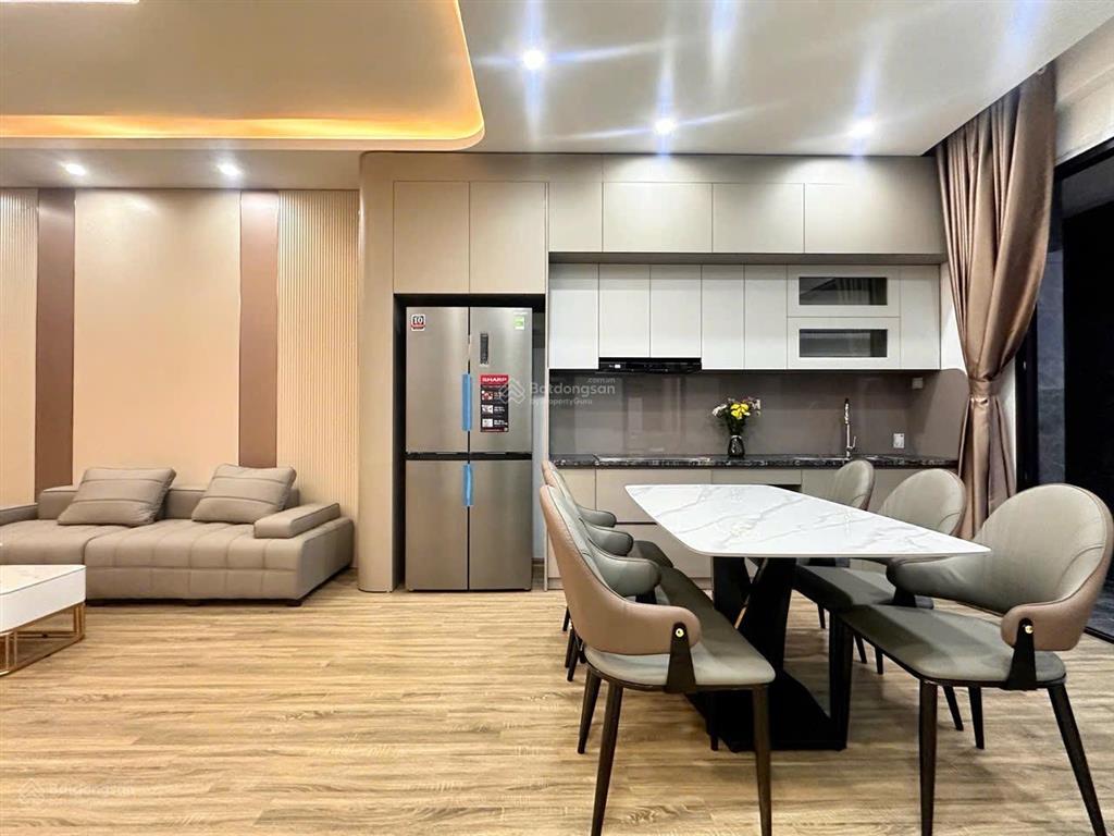 Căn hộ 2 ngủ 2wc 65m tim tường đầy đủ nội thất giá 3ty2 thu về