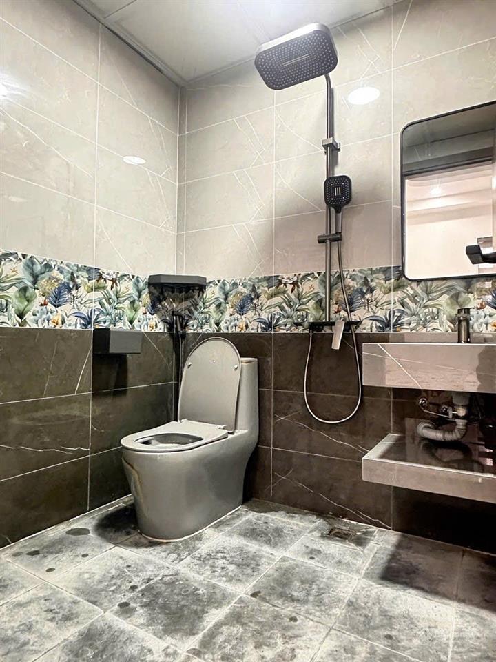 Căn hộ 2 ngủ 2wc 65m tim tường đầy đủ nội thất giá 3ty2 thu về