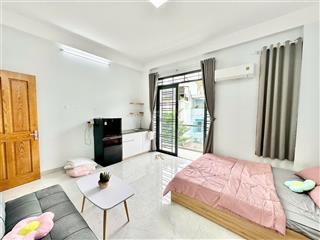 Cho thuê căn hộ dịch vụ studio ban công dt40m2 full nội thấtgần ngã tư phú nhuậncó thang máy