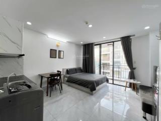 Cho thuê chdv studio ban công full nội thất máy giặt riêng toà nhà thang máy hầm xegần đại học vlu