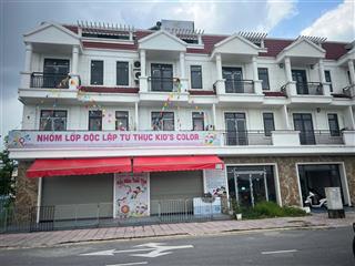 Bán nhà hoàn thiện mặt ngoài nhìn công viên giá chỉ 5 ty7