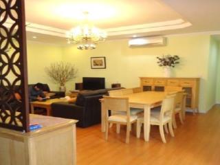 Chính chủ bán căn hộ chung cư 137 nguyễn ngọc vũ 70m2 có 2pn  2wc nhà đẹp có nội thất