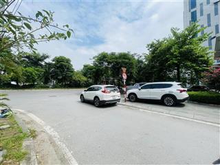 Cần bán lô đất mặt phố lạc long quân, view hồ tây, vỉa hè to, dt 200m2, mặt tiền 11m, 125 tỷ