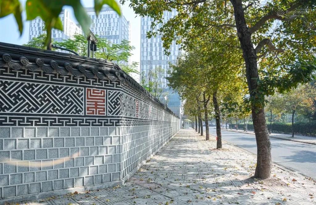 Phố nguyễn xuân khoát, đsq hàn quốc, 90m2, toà 7 tầng tm, 18 căn hộ dt 120 tr, oto vào, sát nội khu