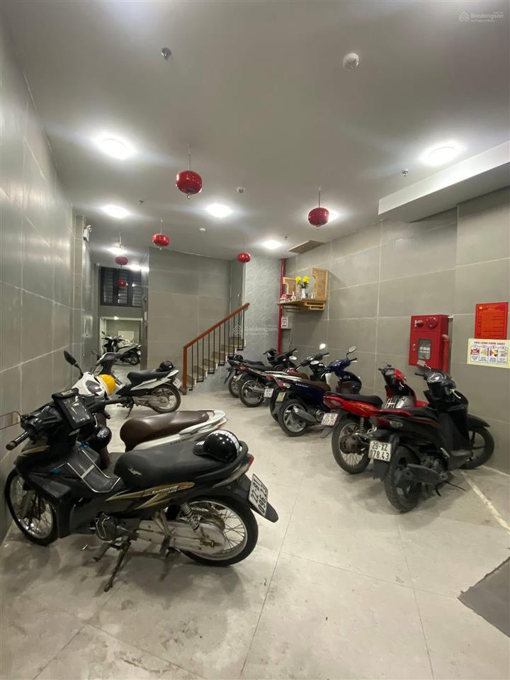 Phố nguyễn xuân khoát, đsq hàn quốc, 90m2, toà 7 tầng tm, 18 căn hộ dt 120 tr, oto vào, sát nội khu