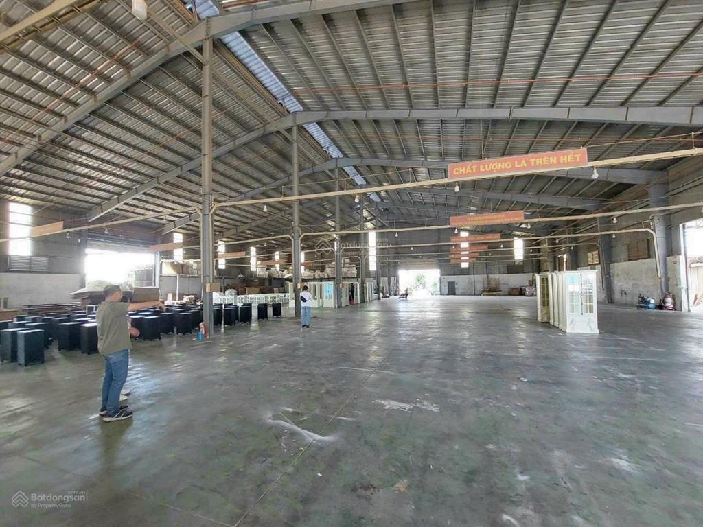 Cho thuê xưởng tân uyên dt 2200m2, giá 130 triệu/tháng, pccc tự động, giấy tờ đầy đủ