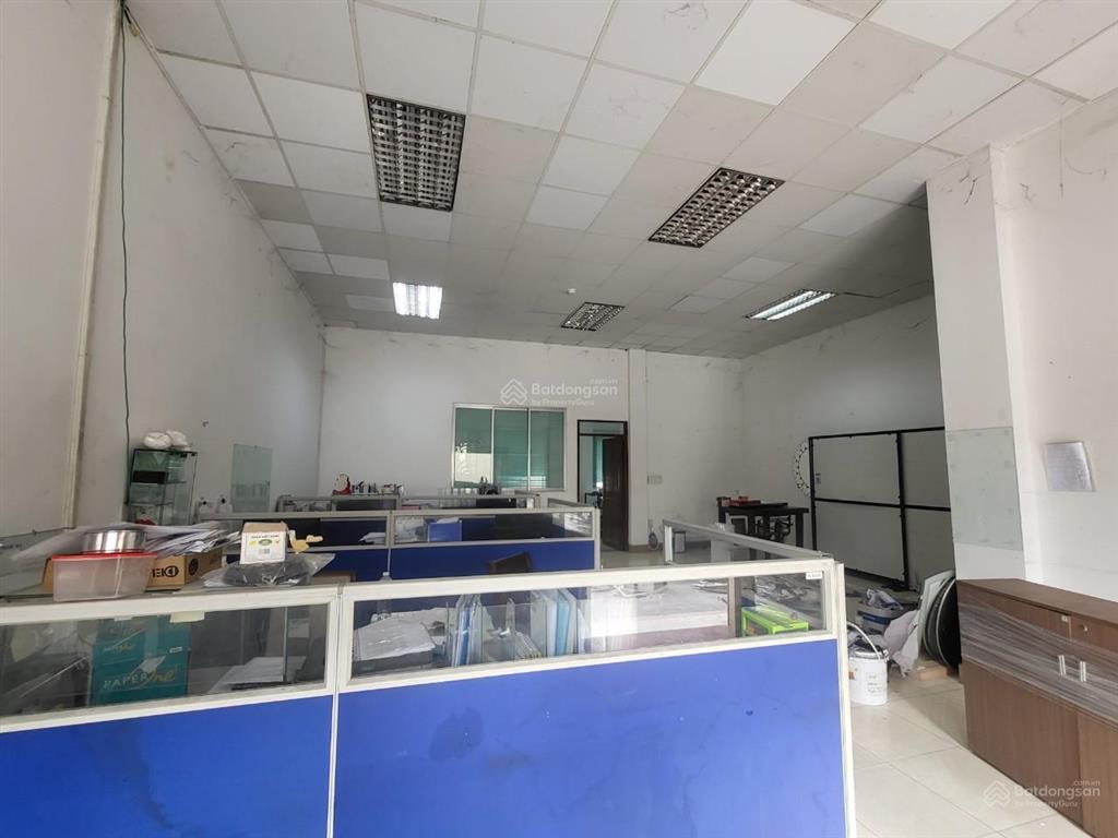 Cho thuê xưởng tân uyên dt 2200m2, giá 130 triệu/tháng, pccc tự động, giấy tờ đầy đủ