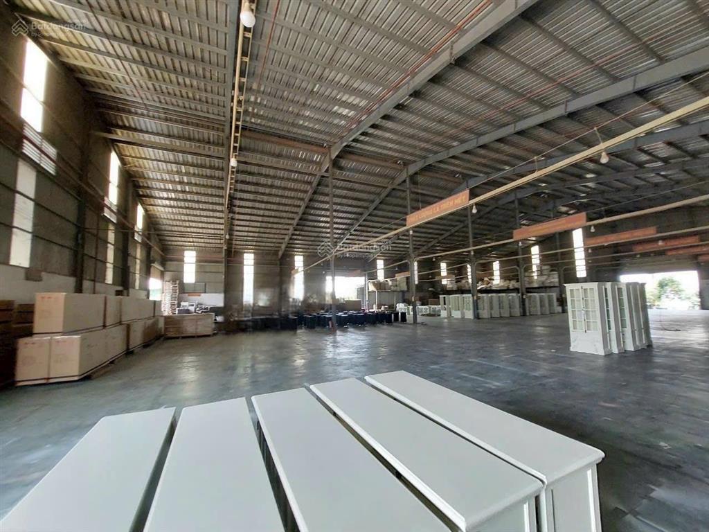 Cho thuê xưởng tân uyên dt 2200m2, giá 130 triệu/tháng, pccc tự động, giấy tờ đầy đủ