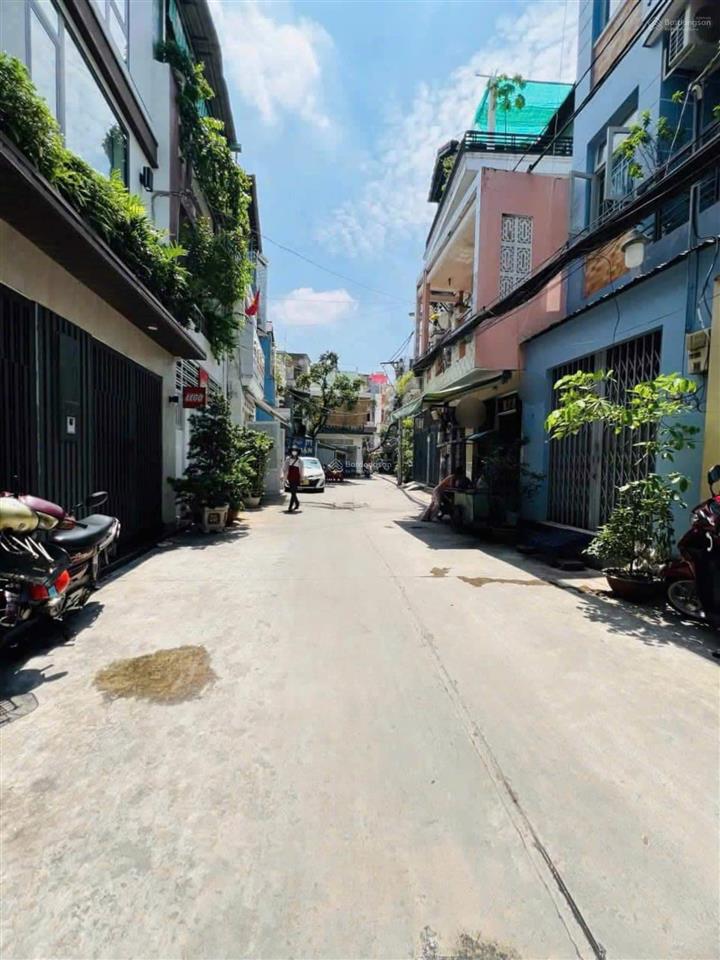 5.75 tỷ ở đầu tư. lô đất 50m2. mặt tiền 4m. đường 2,9m. cách oto 150m. đường di ái di trạch