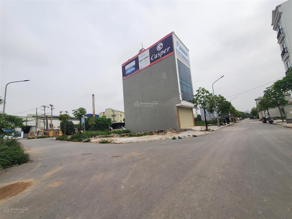 15.3 tỷ. có thể cho thuê đất. ô đất 90m2. mặt tiền 6m. 2 mặt tiền. đường 9m. đấu giá phương canh