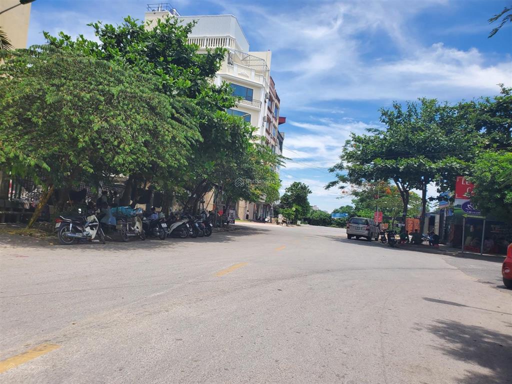 13.5 tỷ. có thể cho thuê đất. ô đất 75m2, mặt tiền 6m. 2 mặt tiền. đường 9m. tđc phú diễn btl