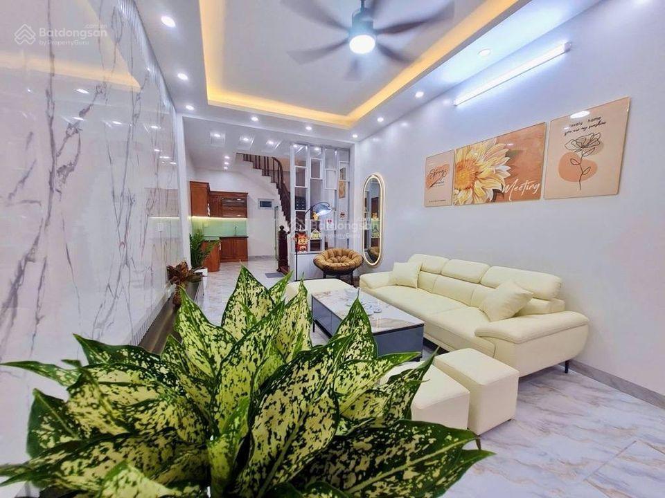 8.5 tỷ. không ở thì cho thuê. nhà 50m2 x 4m, 5t x 6pn. đường 3m. ngõ 124 hòe thị  phương canh