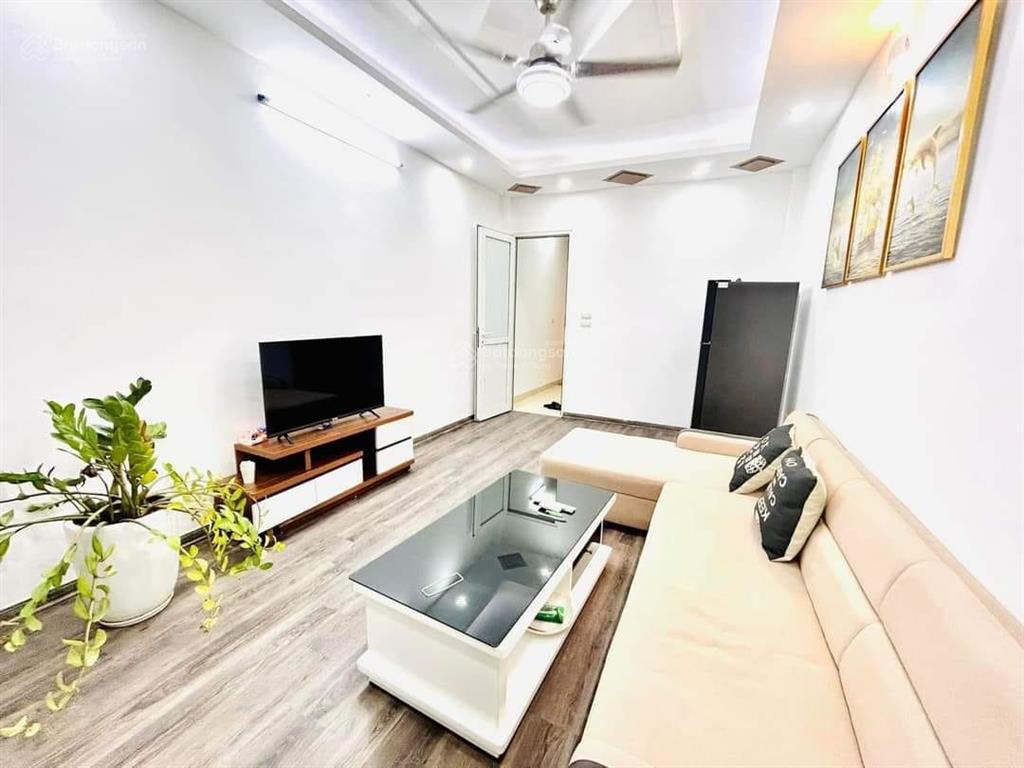 7.625 tỷ. không ở thì cho thuê. căn nhà 46m2 x 4m x 5t x 6pn. đường 3m. cách ôtô 150m, xuân phương