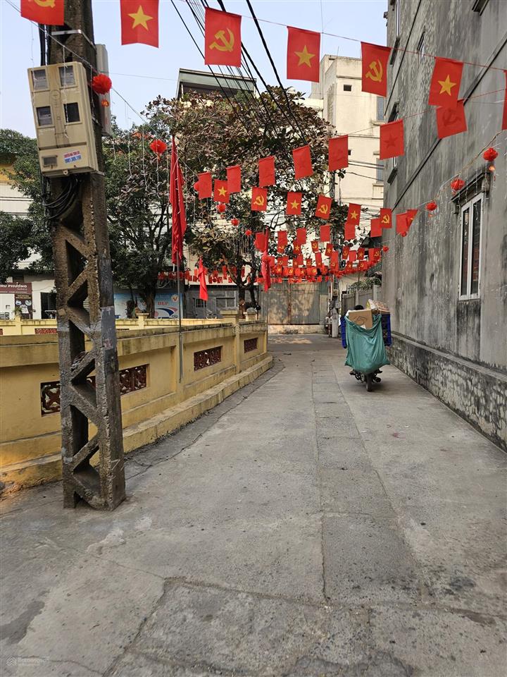 10.35 tỷ. chia lô  xây ccmn. ô đất 90m2. mặt tiền 6m. lô góc. đường 3m. đường di ái  di trạch