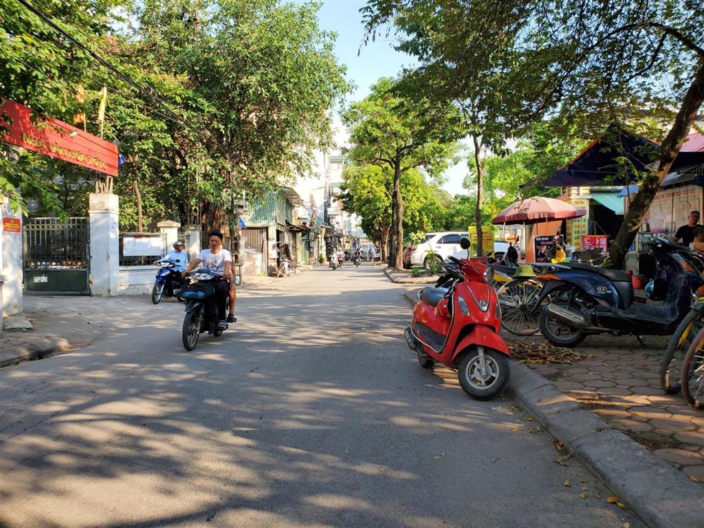 10,44 tỷ. có thể cho thuê đất. thửa đất 58m². mặt tiền 4m. lô góc. đường 5m. mặt chợ  phú diễn.