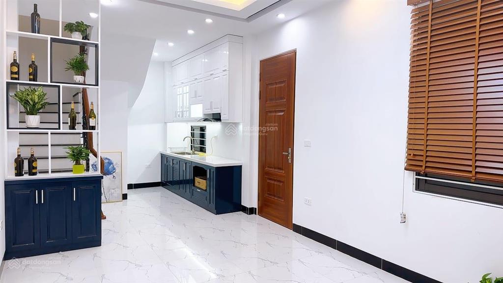6.4 tỷ. nhà mới sẵn ở. căn 34m2. mặt tiền 3.2m x 5t x 3pn. đường 3m. cách oto 15m. ngõ 259 phú diễn