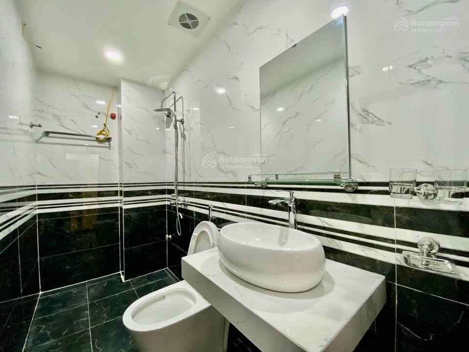 6.4 tỷ. nhà mới sẵn ở. căn 34m2. mặt tiền 3.2m x 5t x 3pn. đường 3m. cách oto 15m. ngõ 259 phú diễn