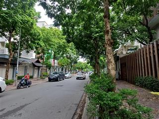 Bán nhà mp trung hòa  kd đỉnh  140m2  giá thỏa thuận.
