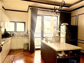Bán nhà lạc long quân 90m2  gara  view hồ  nội thất xịn  gần phố  kd văn phòng