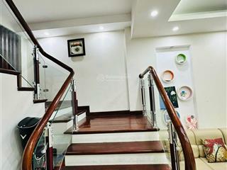 Bán nhà hoàn kiếm 70m  dân trí cao ,nhà thoáng sáng , bố mẹ nghỉ ngơi tuổi già, mấy bước ra phố.