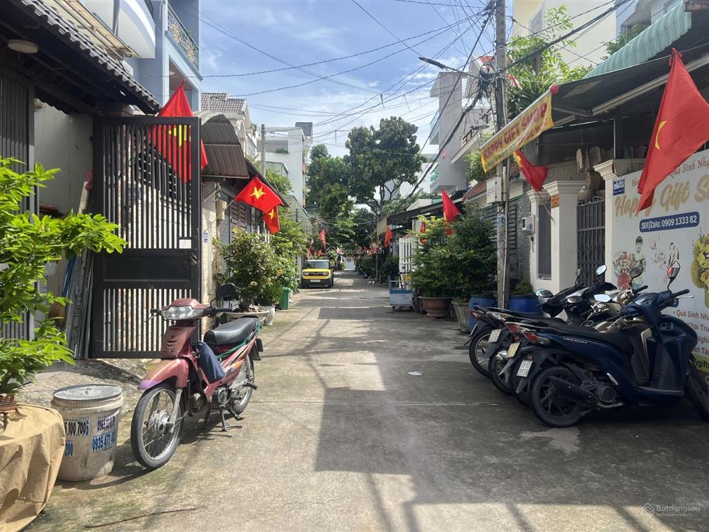 Nhà hẻm xe tải trương thị hoa, q12 4 x20 gần công an q12